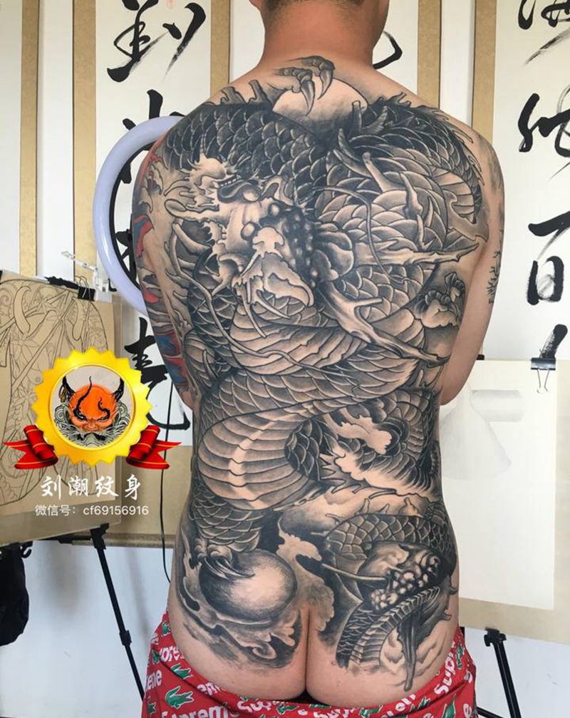 满背龙遮盖纹身图片_背部新传统纹身图案