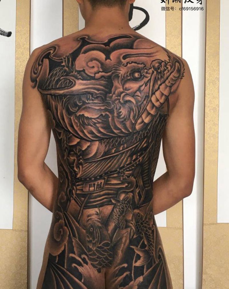 鲤鱼跳龙门纹身图片_背部老传统新传统纹身图案