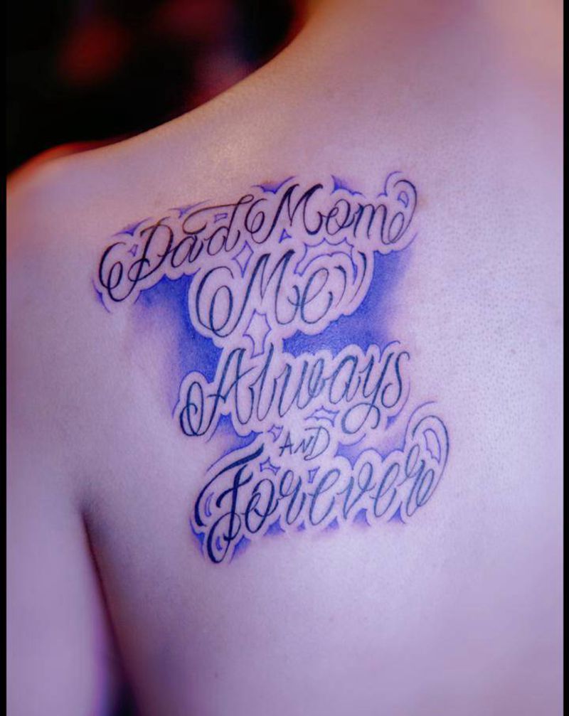 Family纹身图片_背部花体字纹身图案
