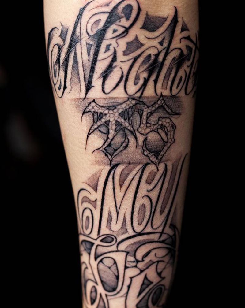 Night is my pet纹身图片_手臂手部花体字点刺纹身图案