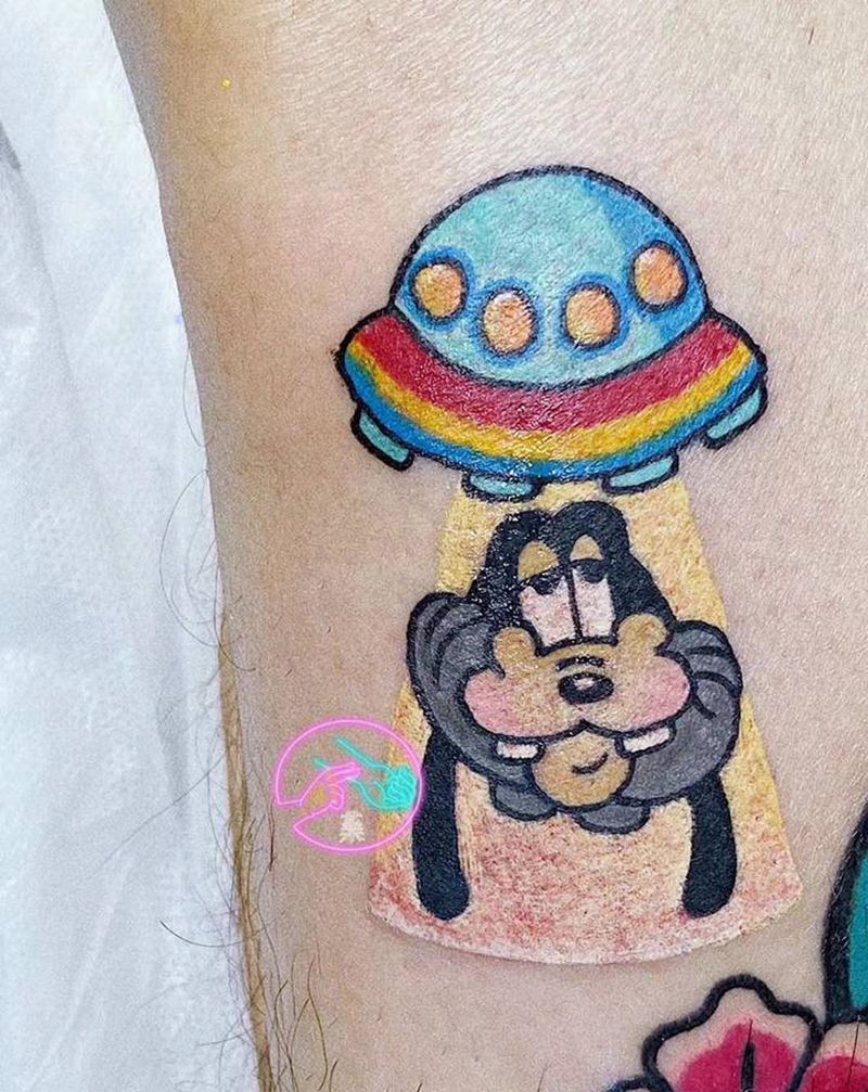 生无可恋的高飞纹身图片_腿部高飞狗/飞船纹身图案