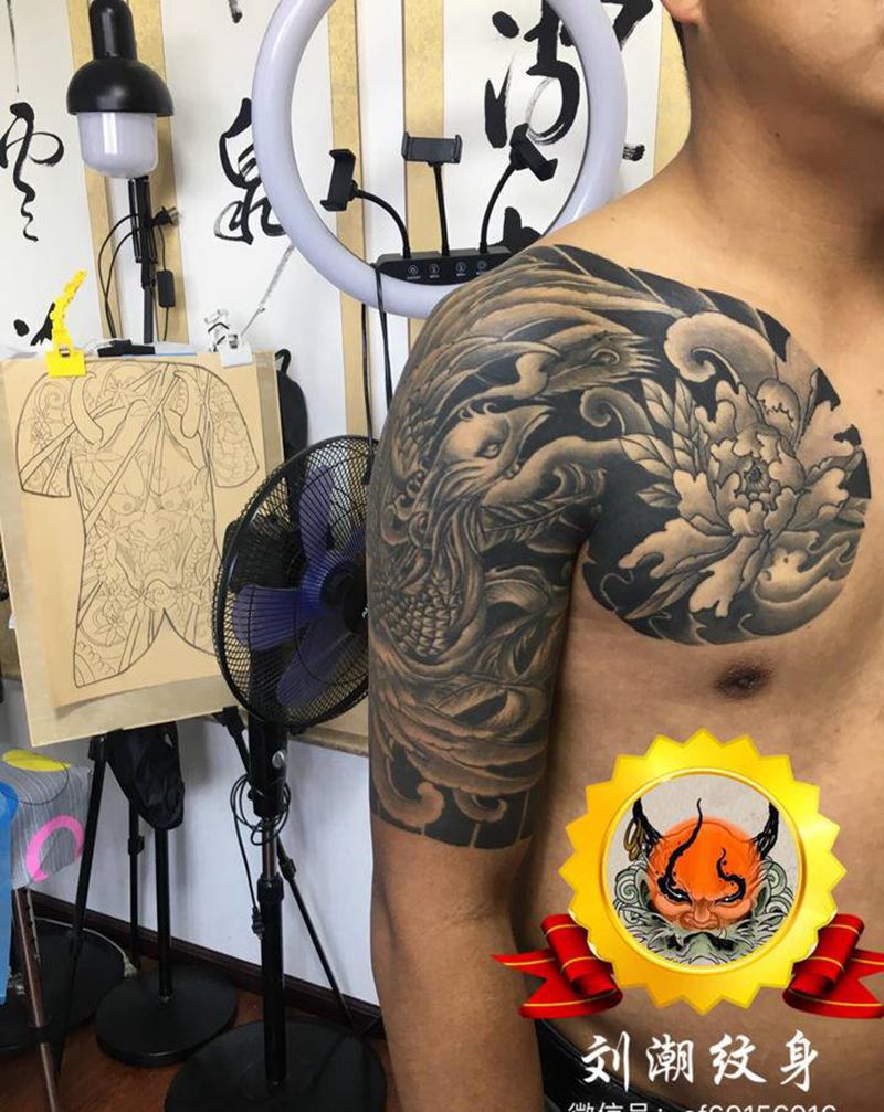 半甲凤凰纹身图片_手臂手部老传统新传统纹身图案