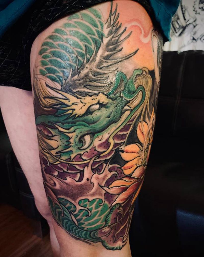 青龙与莲纹身图片_新传统纹身图案