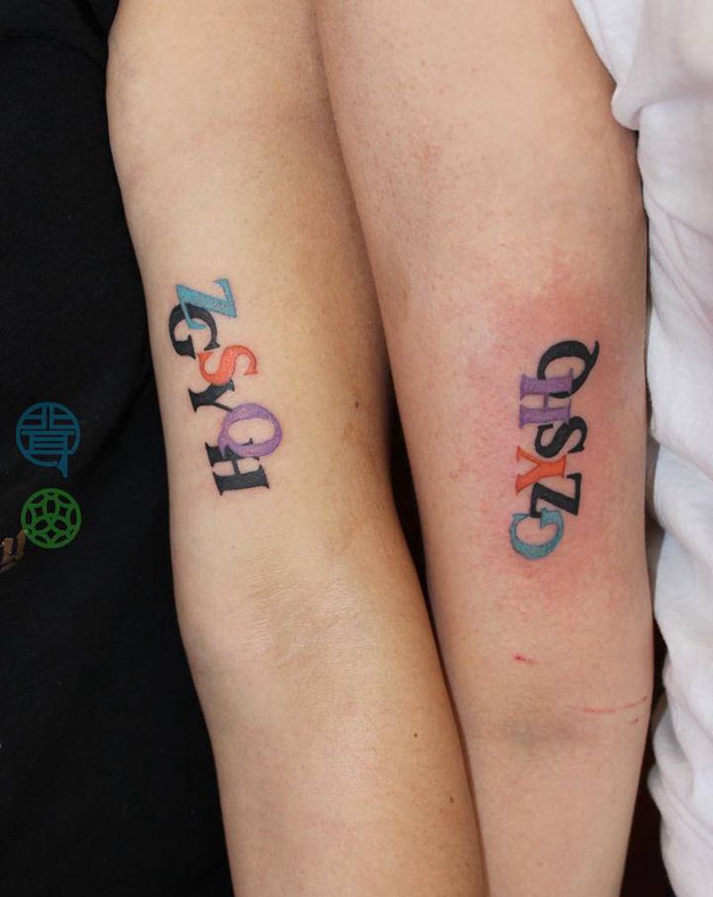 情侣纹身纹身图片_手部花体字水彩情侣字母纹身图案