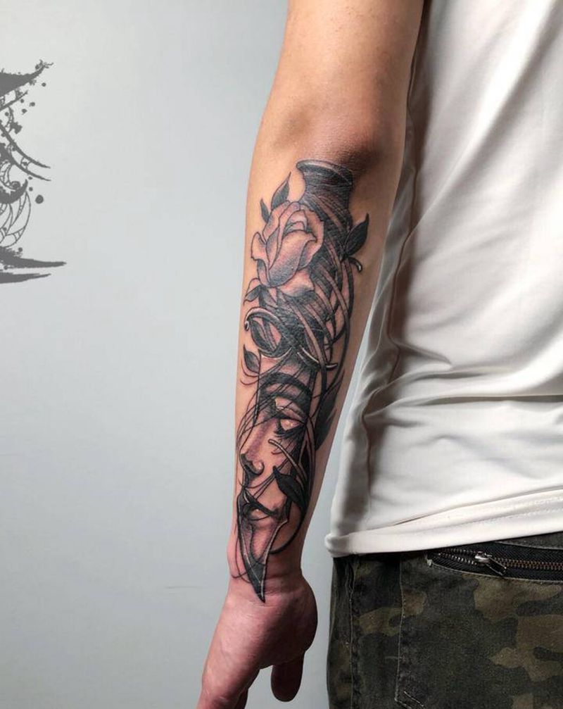 匕首纹身图片_手部手臂纹身图案