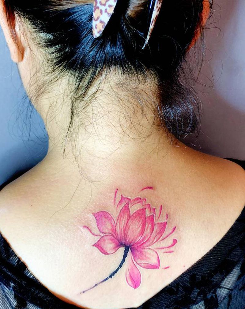 莲花纹身图片_颈部老传统新传统纹身图案