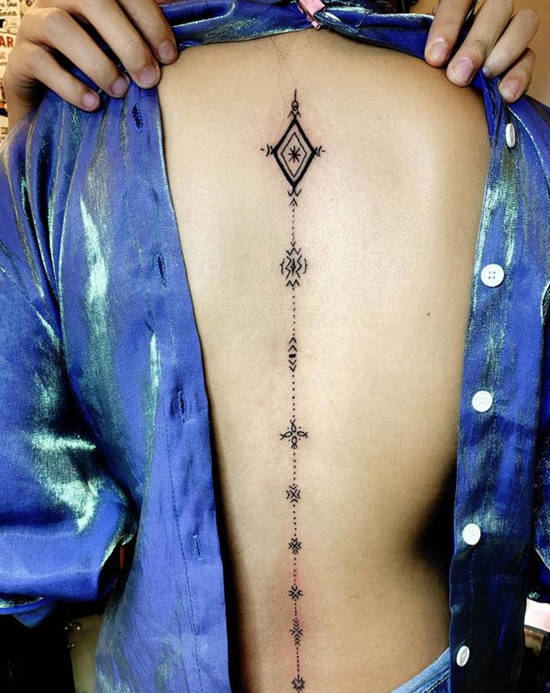 一线纹身图片_背部图腾New School纹身图案