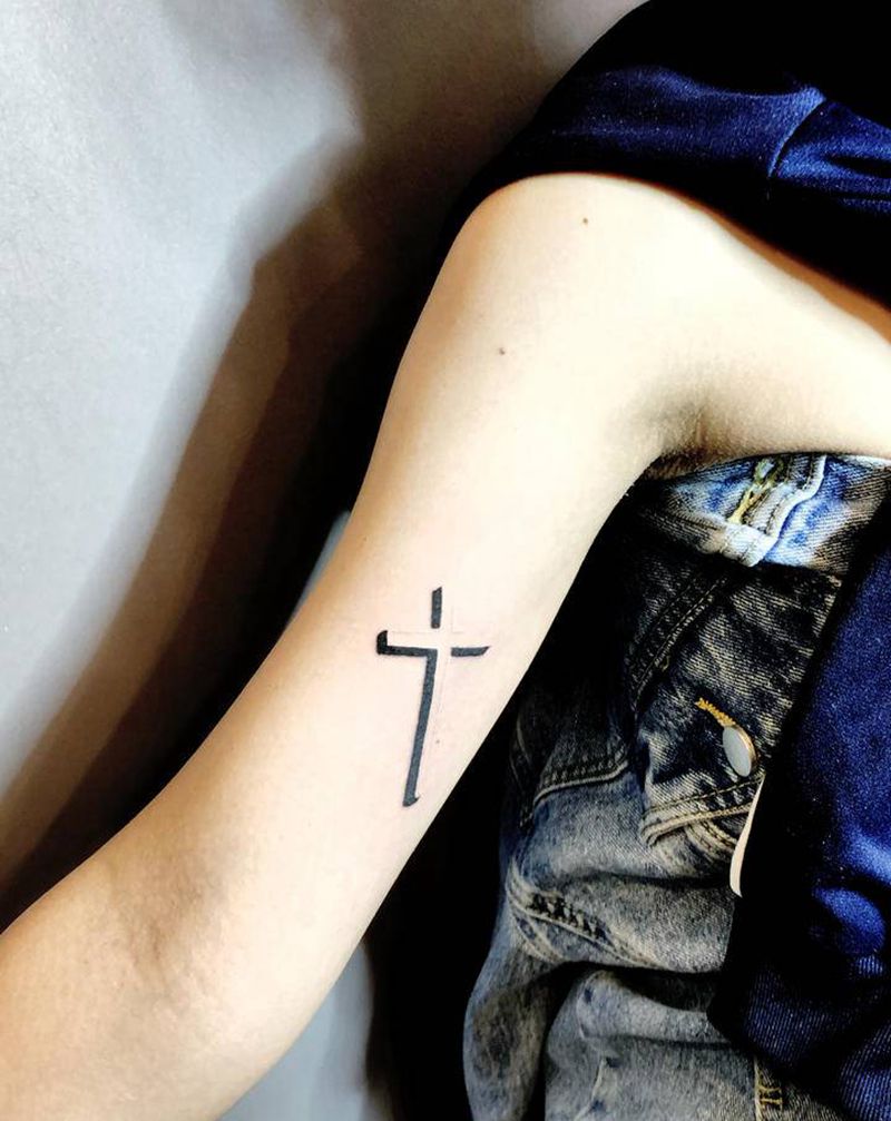 十字架纹身图片_手臂几何图腾纹身图案