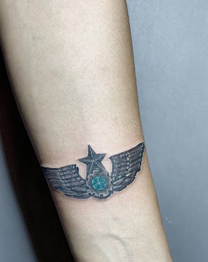 部队标志纹身图片_手部Old School几何纹身图案