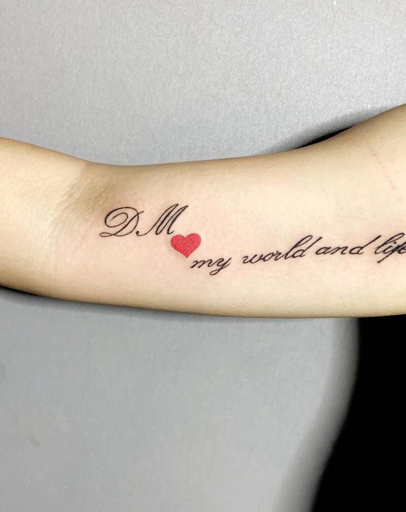 孩子纹身图片_手部花体字纹身图案