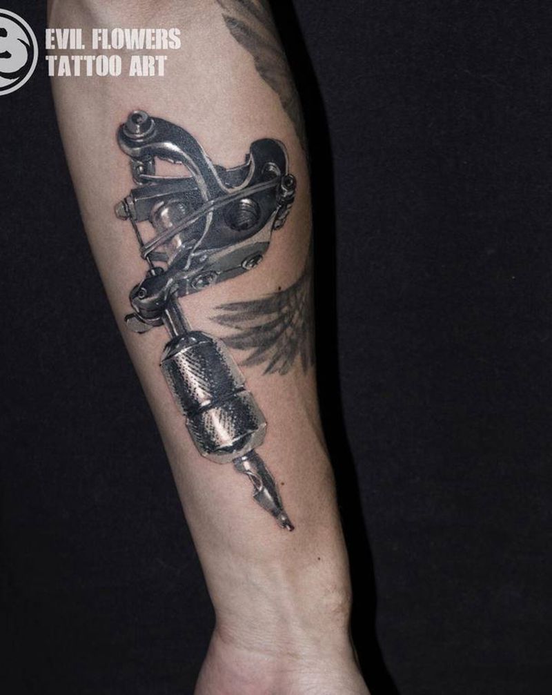 留下敦煌纹身图片_手臂欧美写实敦煌机纹身图案