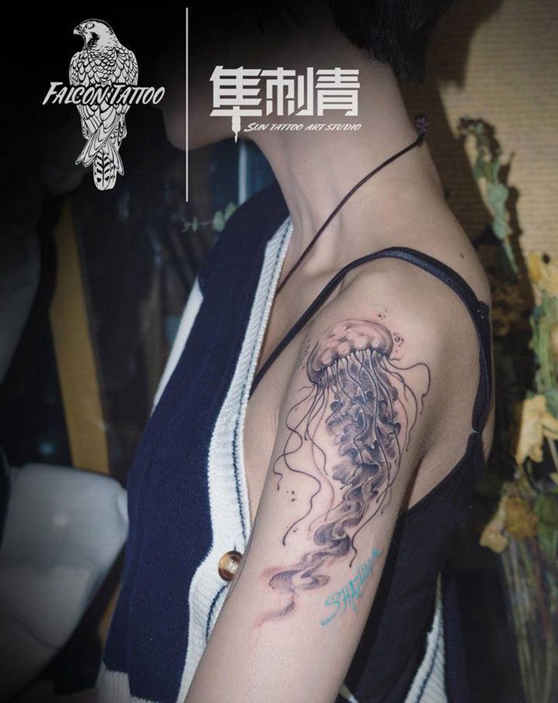 水母纹身图片_手臂New School水墨水母纹身图案