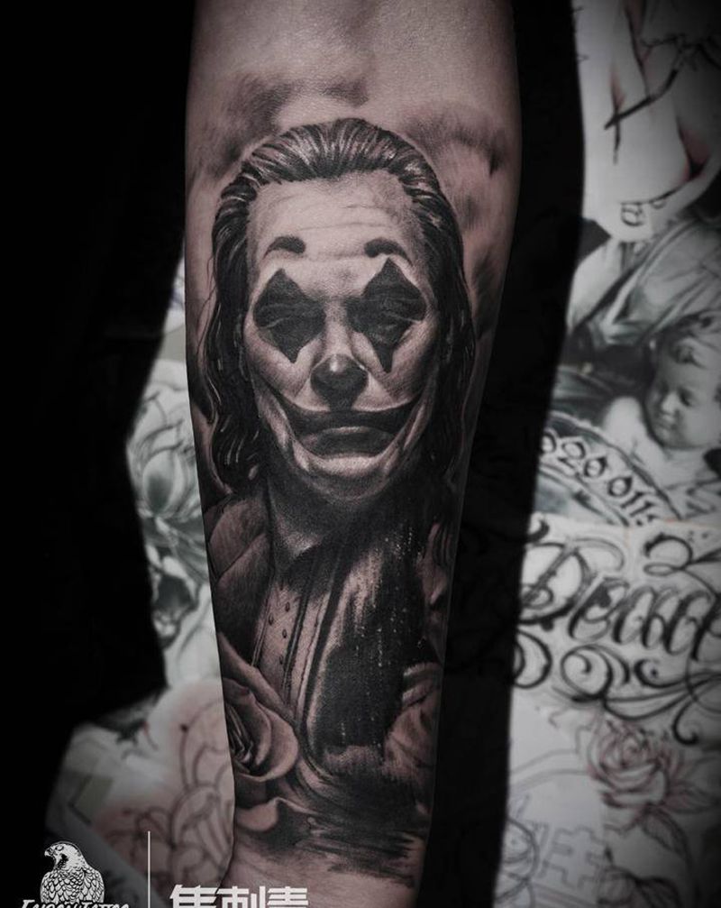 小丑纹身图片_手臂欧美写实New School小丑写实纹身图案
