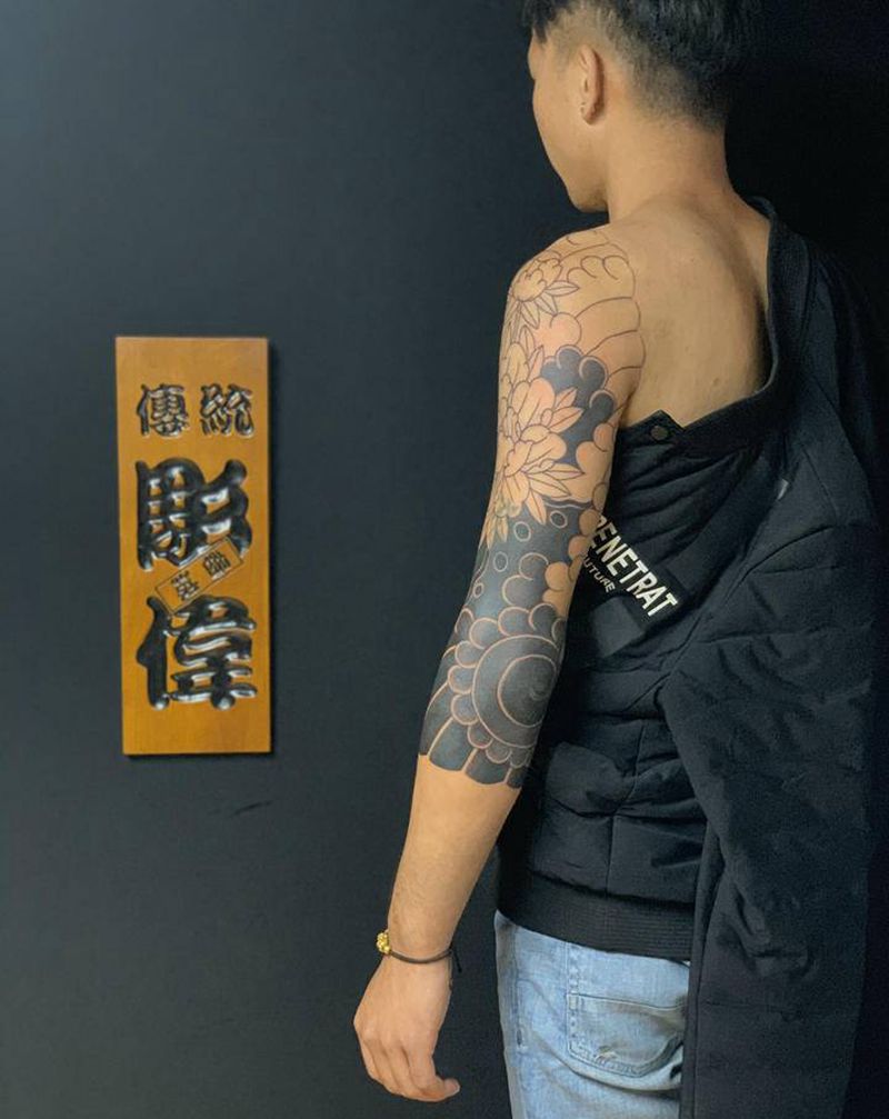 七分袖纹身图片_手臂肩部老传统纹身图案