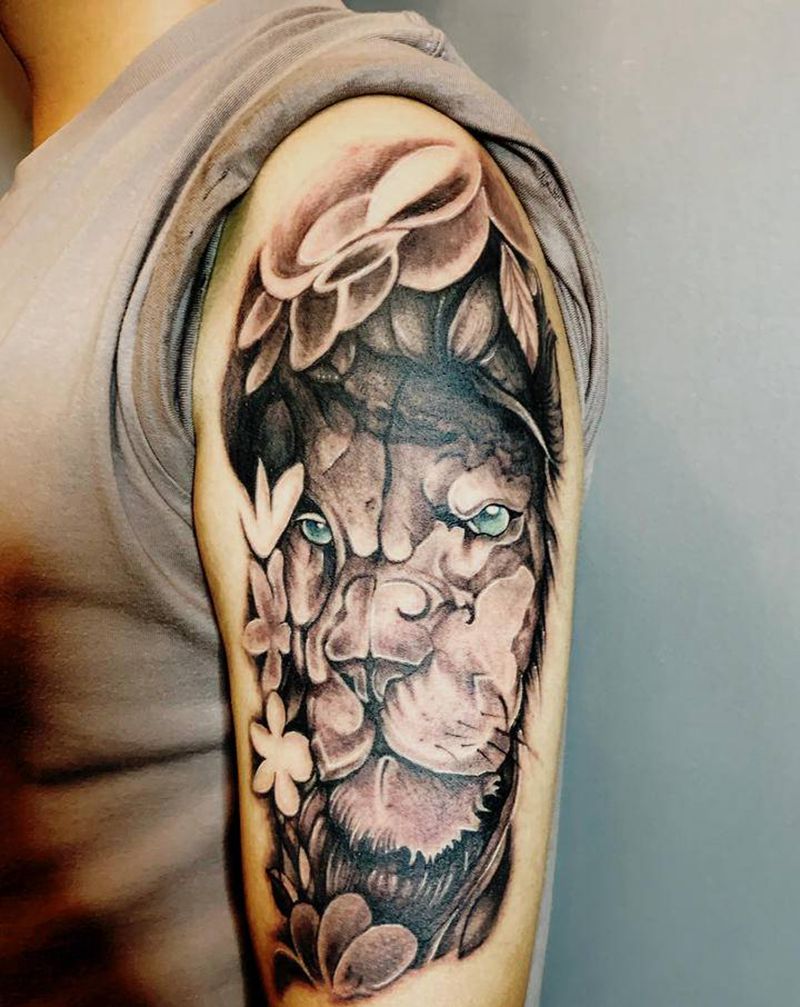 狮子纹身图片_手部欧美写实点刺纹身图案