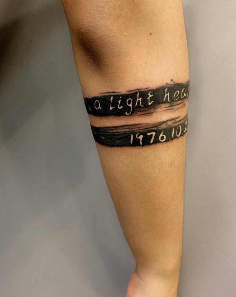 手环纹身图片_手部花体字New School纹身图案