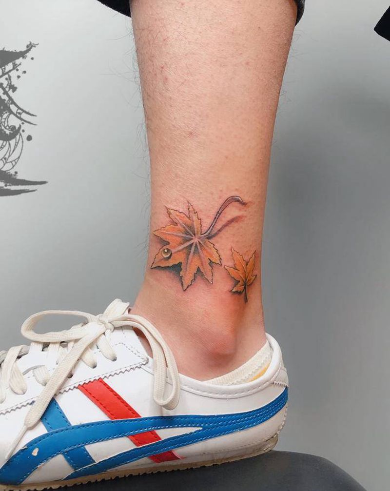 枫叶纹身图片_腿部纹身图案