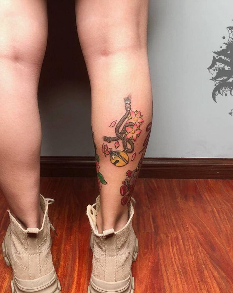 铃铛纹身图片_腿部纹身图案