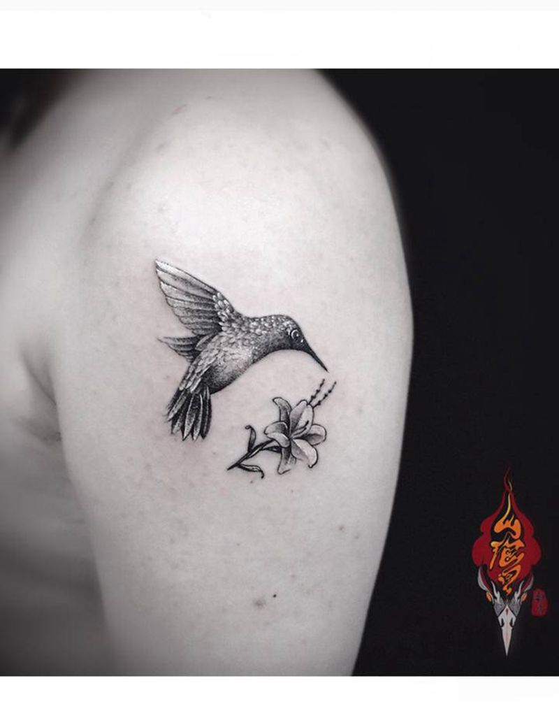 峰鸟纹身图片_点刺蜂鸟纹身图案