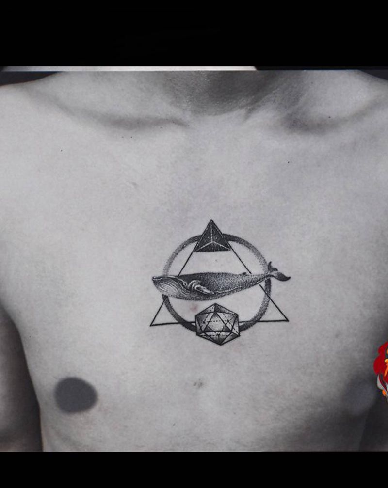 鲸鱼几何纹身图片_胸部点刺欧美写实小鲸鱼纹身图案