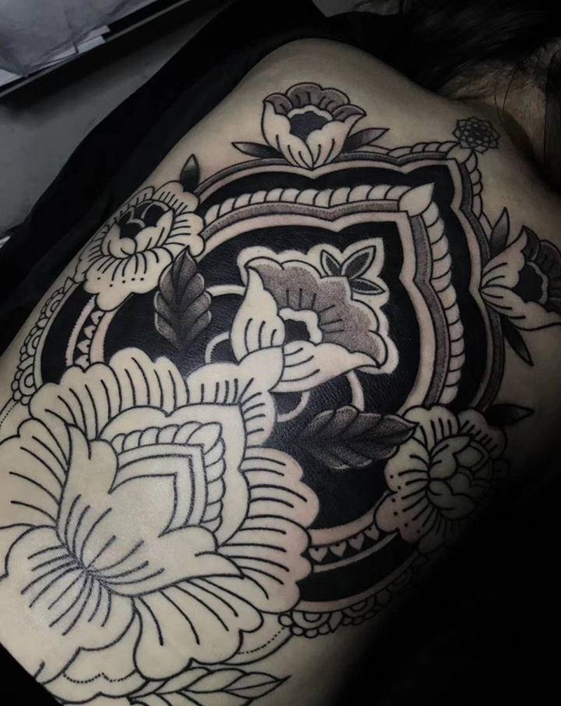 …纹身图片_背部几何图腾纹身图案