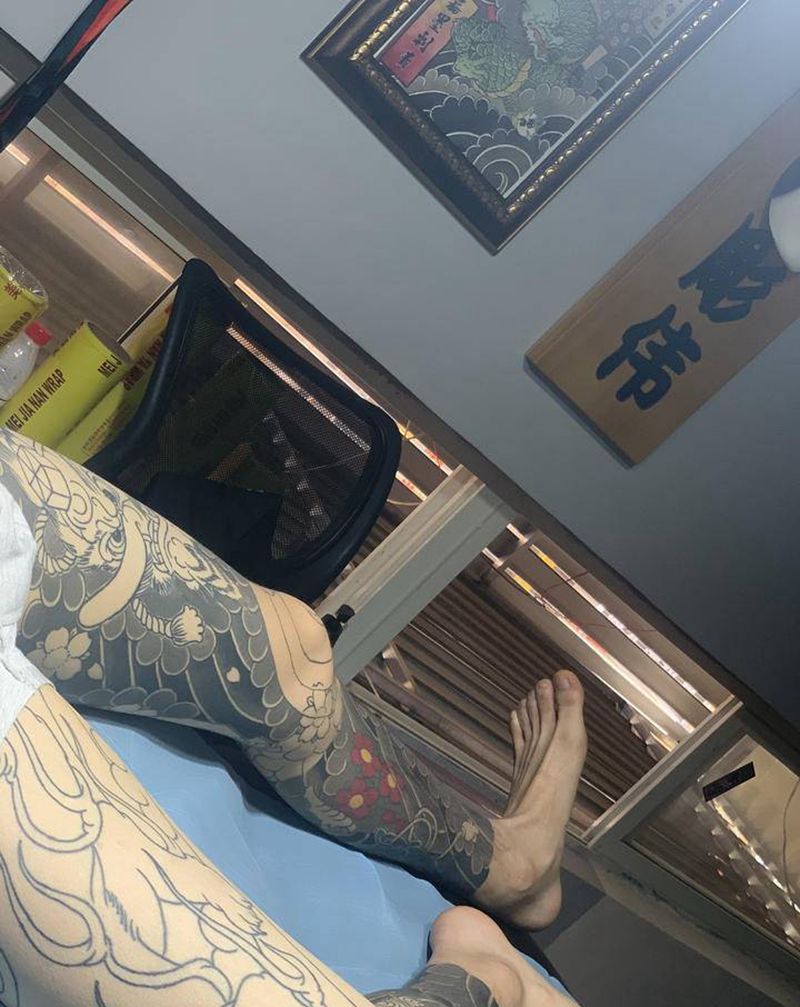 通体局部纹身图片_腿部老传统纹身图案