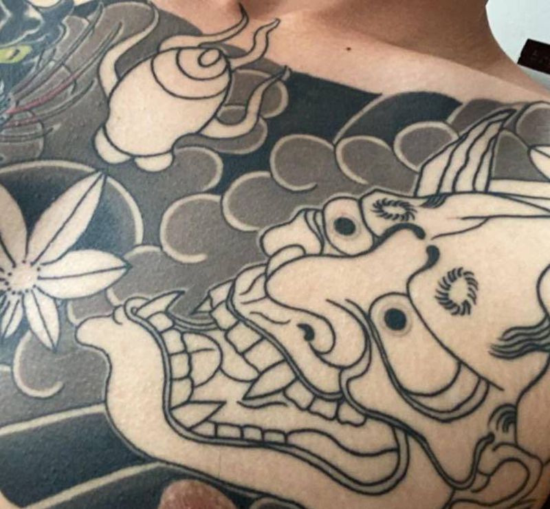 添加未完纹身图片_胸部老传统纹身图案