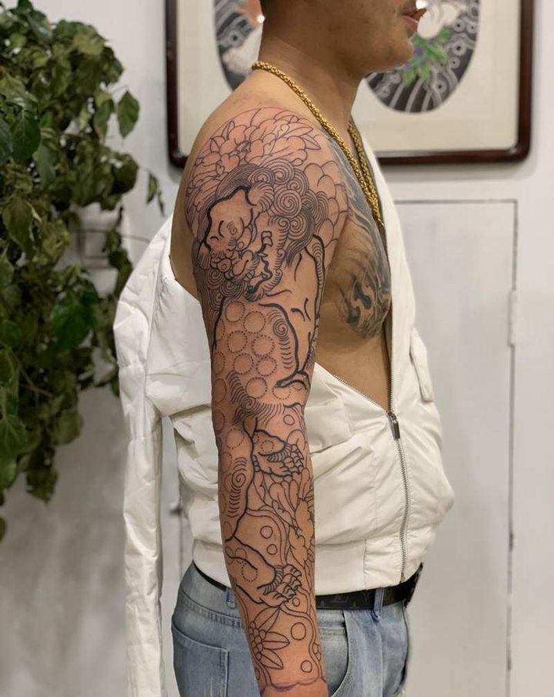 唐狮，牡丹未完纹身图片_手臂老传统纹身图案
