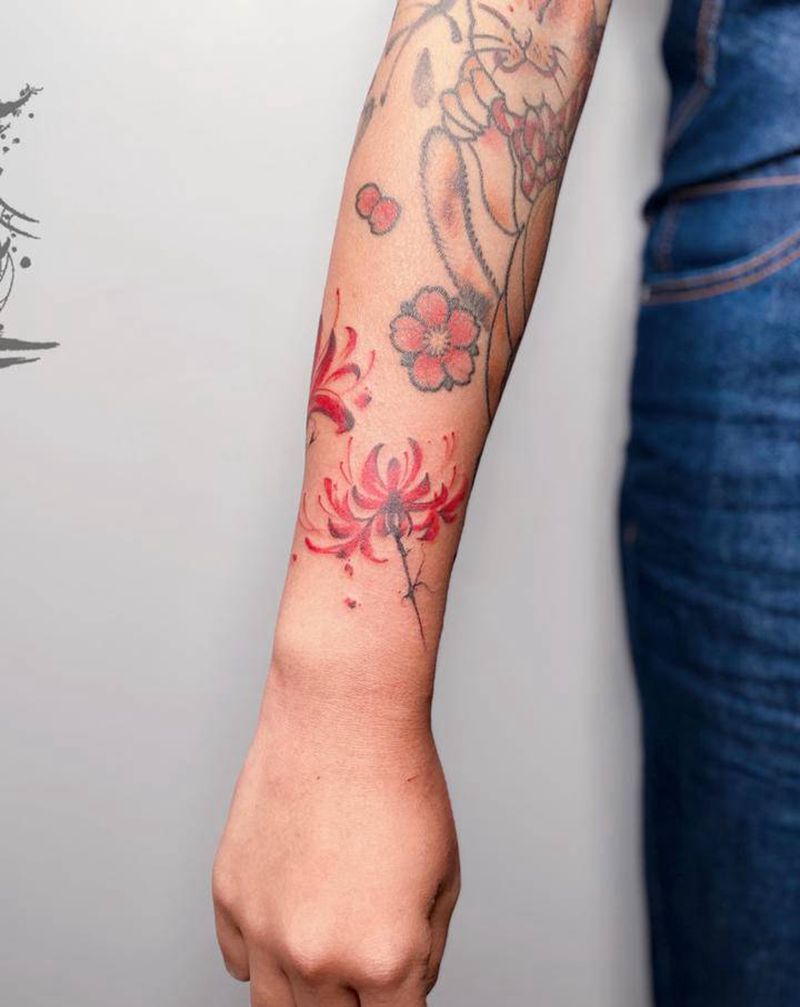 彼岸花纹身图片_手部手臂纹身图案