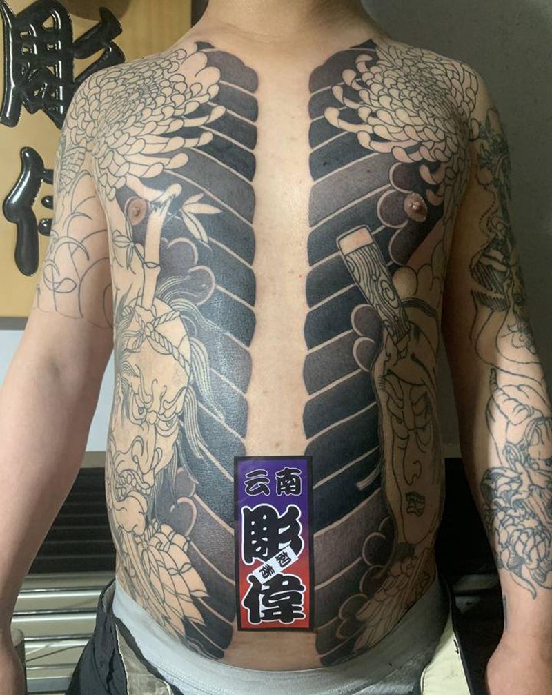 日式老传统开衫纹身图片_胸部腹部老传统纹身图案