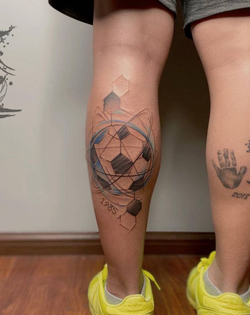 足球纹身图片_腿部脚部纹身图案