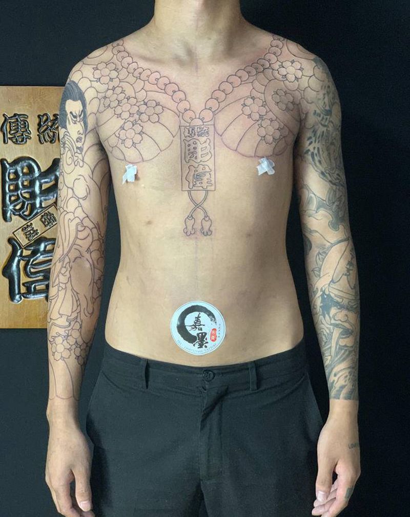 今工，人物段景住纹身图片_胸部手臂老传统纹身图案