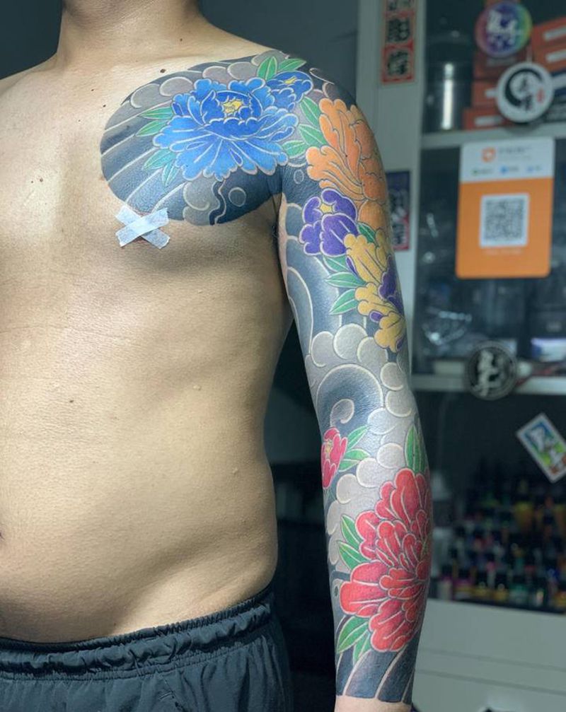 日式传统牡丹花臂胸胛纹身图片_手臂胸部老传统纹身图案