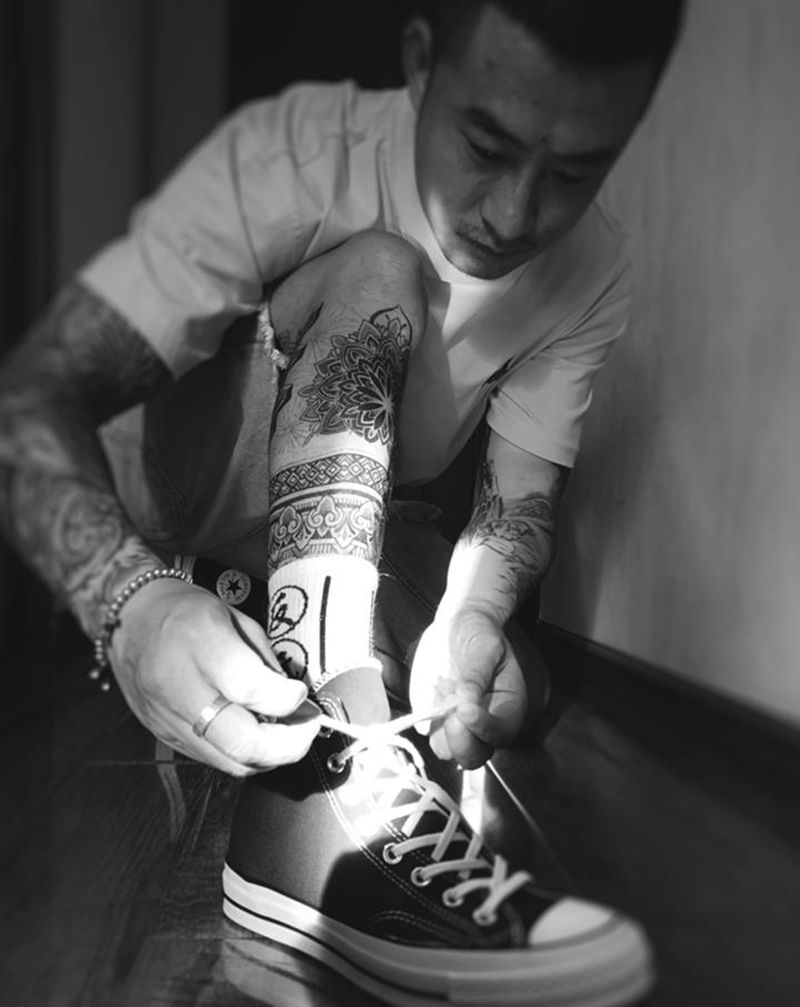 腿 未完纹身图片_腿部图腾点刺纹身图案