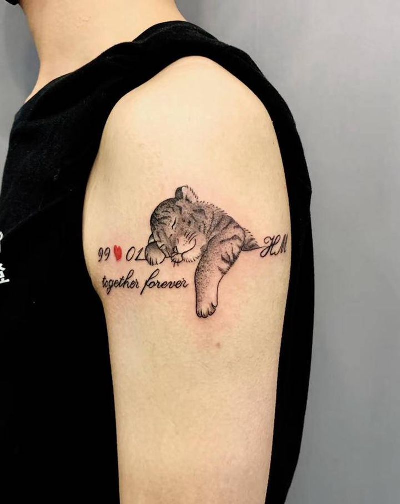 小老虎纹身图片_手臂手部点刺几何纹身图案