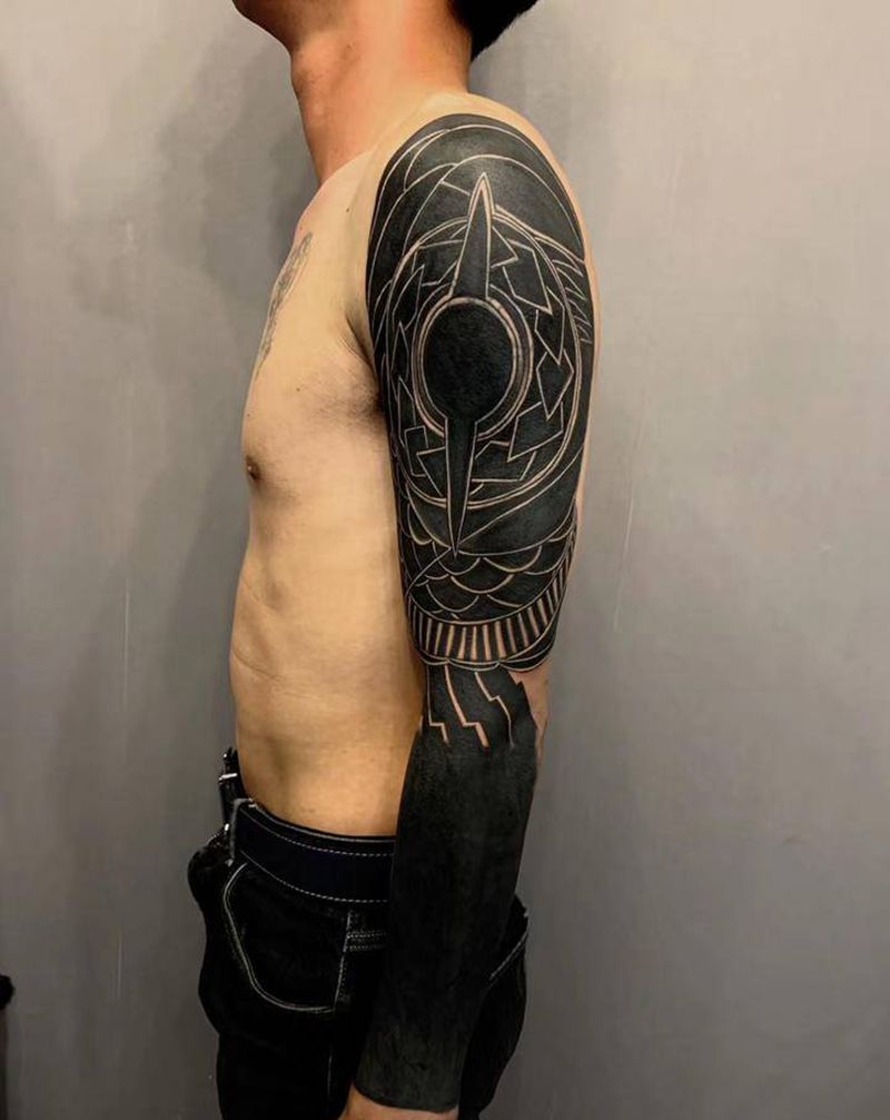 图腾黑臂。纹身图片_手部手臂图腾几何纹身图案