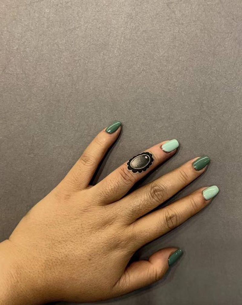 小宝石遮盖纹身图片_手部手臂几何New School纹身图案