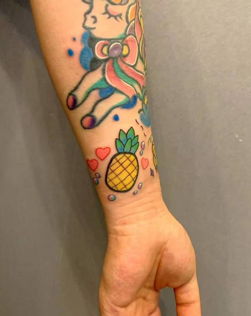 小菠萝纹身图片_手臂手部New SchoolOld School纹身图案