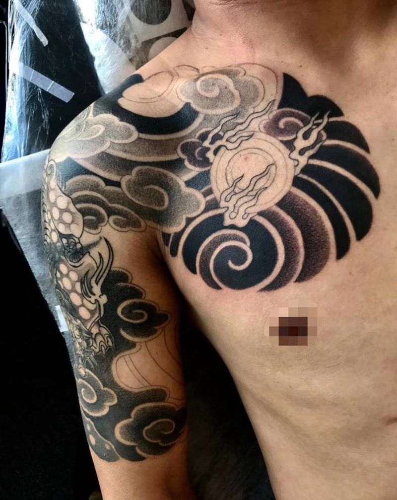 日式胸罩纹身图片_胸部老传统新传统日式半胛纹身图案