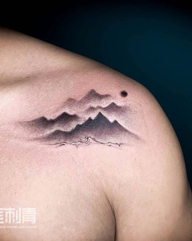 山海纹身图片_胸部肩部水墨点刺纹身图案