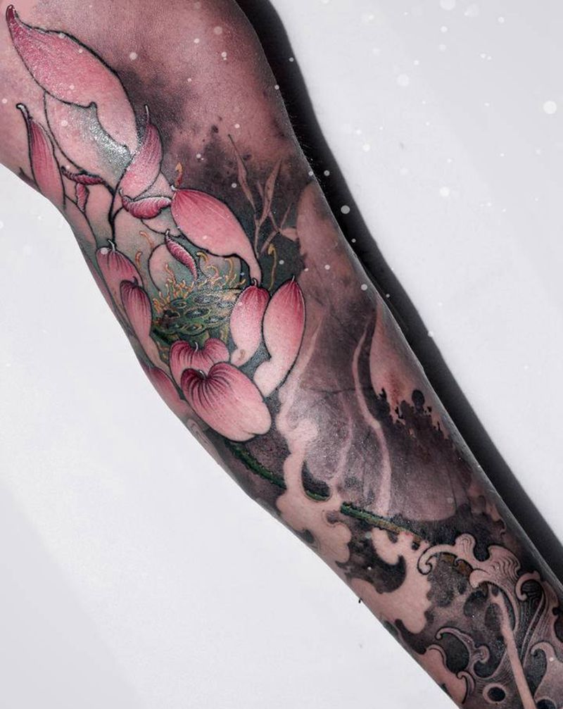 随风飘动纹身图片_腿部新传统荷花新传统纹身图案
