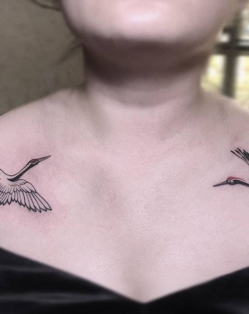 肩。鹤纹身图片_胸部肩部水墨纹身图案