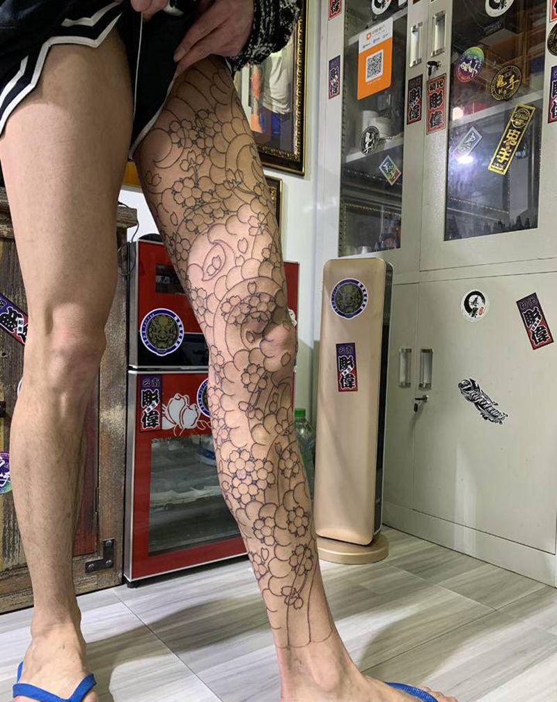 日式传统，樱花腿纹身图片_腿部老传统纹身图案