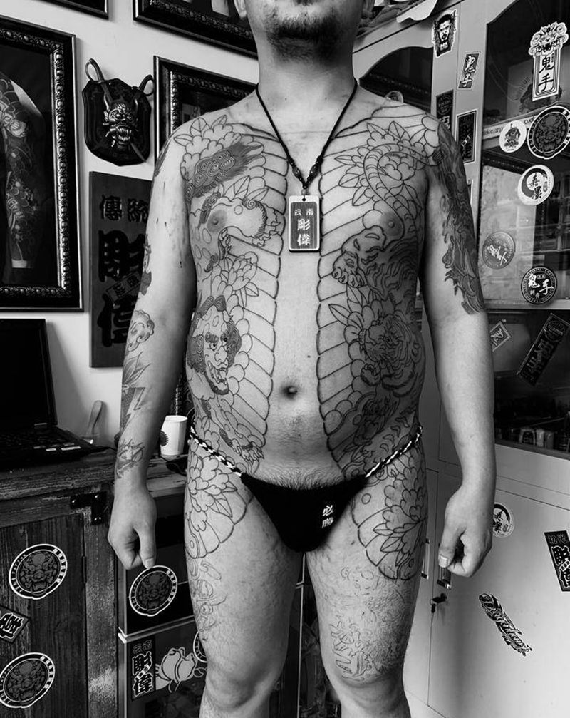 日式开衫纹身图片_胸部腹部老传统纹身图案