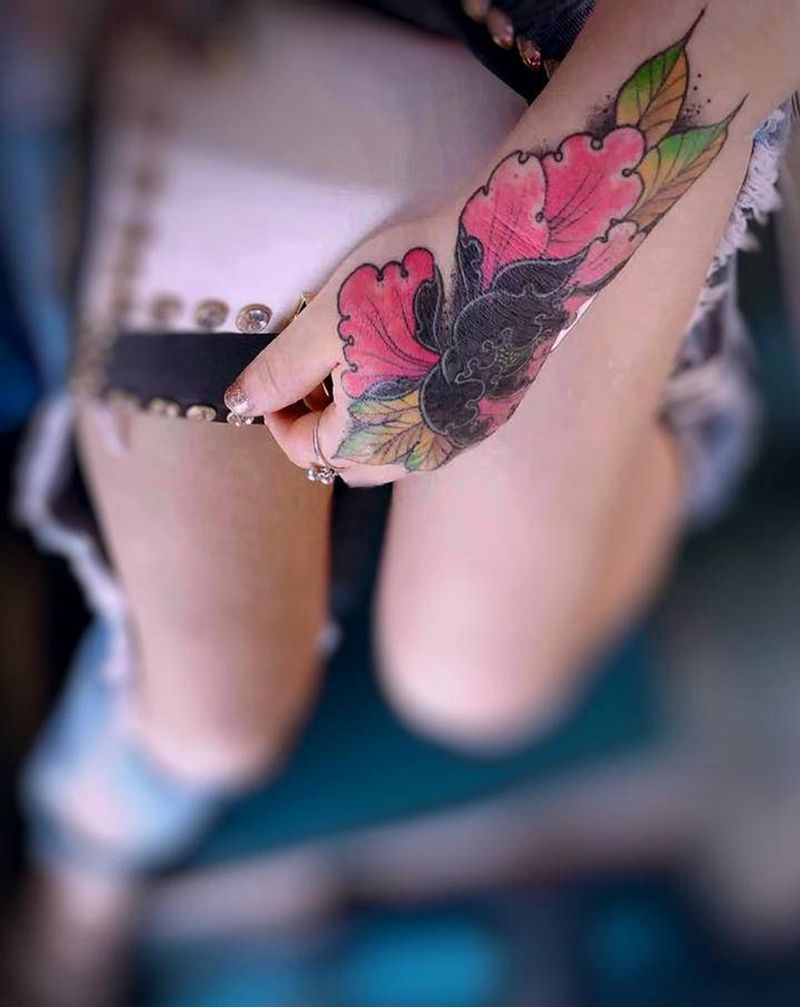 两年前的手背遮盖