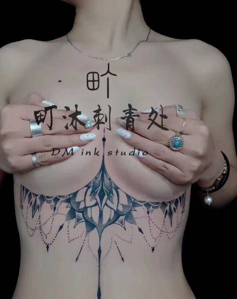胸部轮廓点刺纹身图片_胸部点刺纹身图案