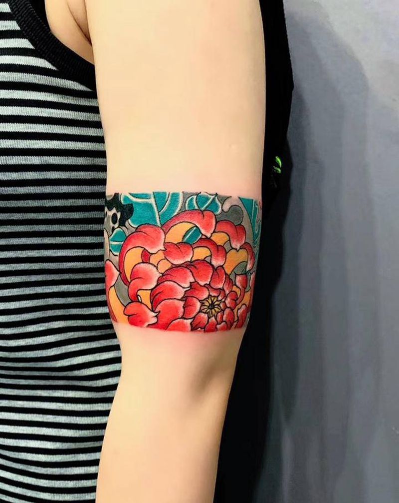 老传统菊花臂环纹身图片_手臂老传统纹身图案