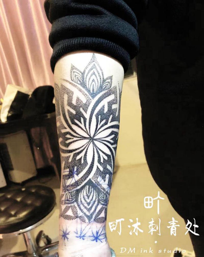 点刺纹身图片_手臂点刺纹身图案