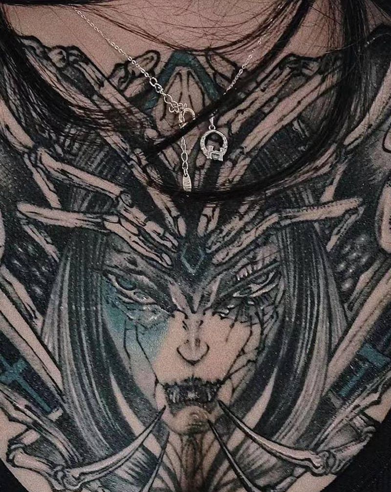 花胸/暗黑纹身图片_胸部暗黑纹身图案