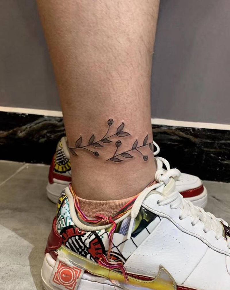 花环纹身图片_脚部点刺纹身图案